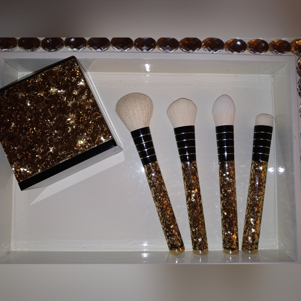 Sonia Kashuk Rising Star 4 piece brush set & brush cup